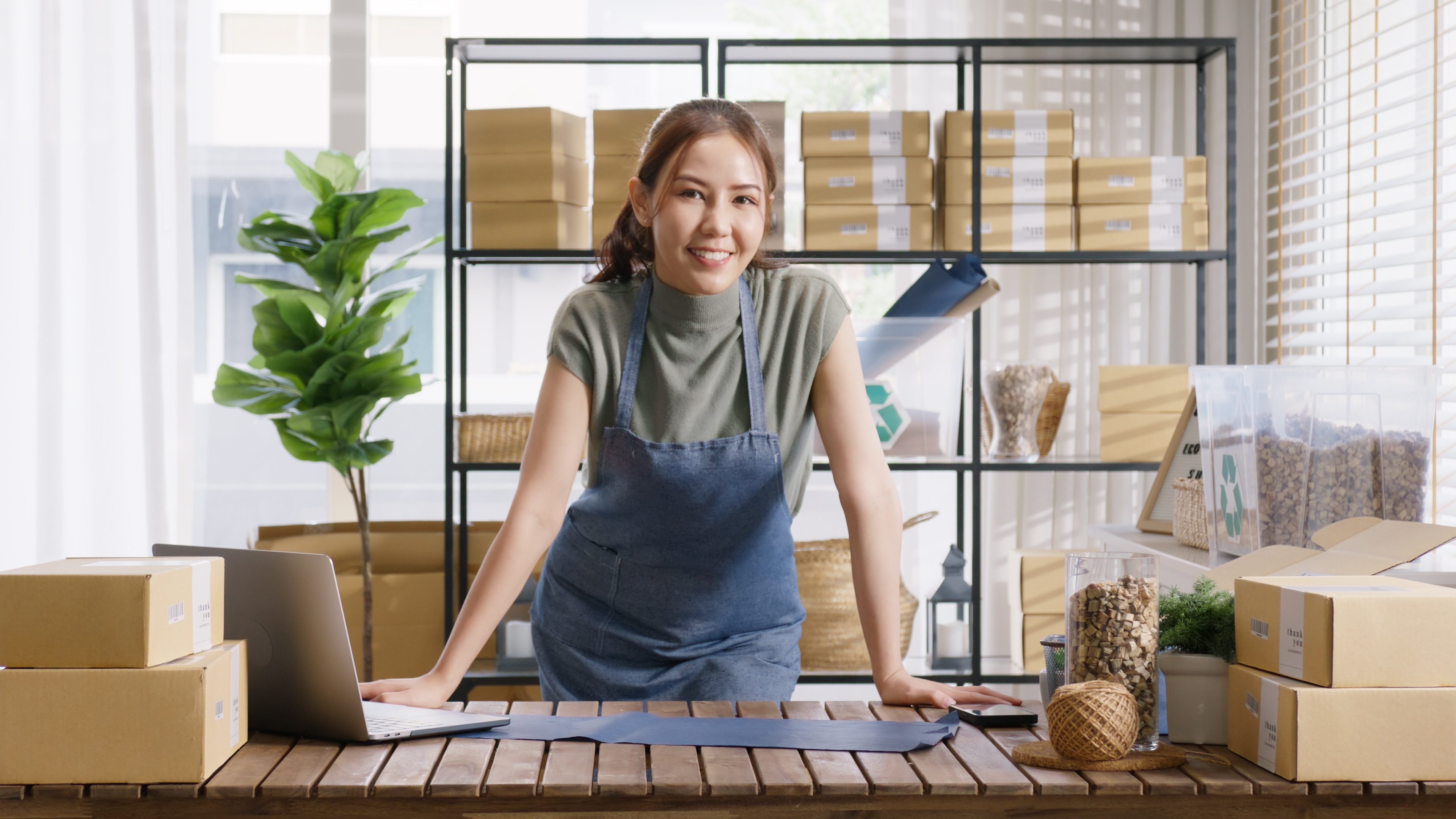 Go,Green,Vendor,Use,Eco,Packaging,Parcel,Carton,Box,In
