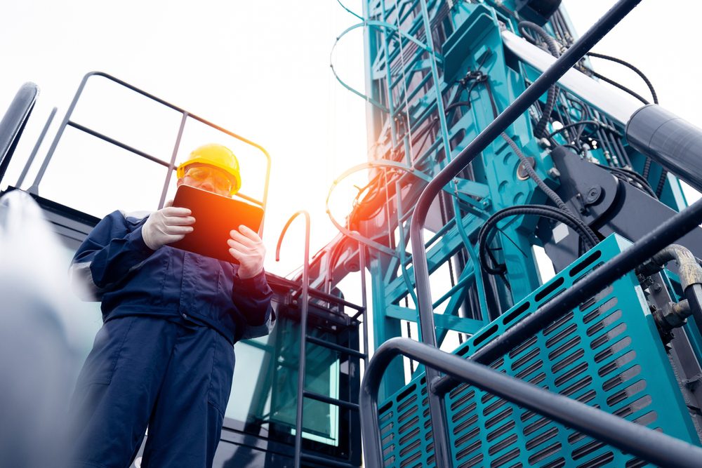 Oil pump worker